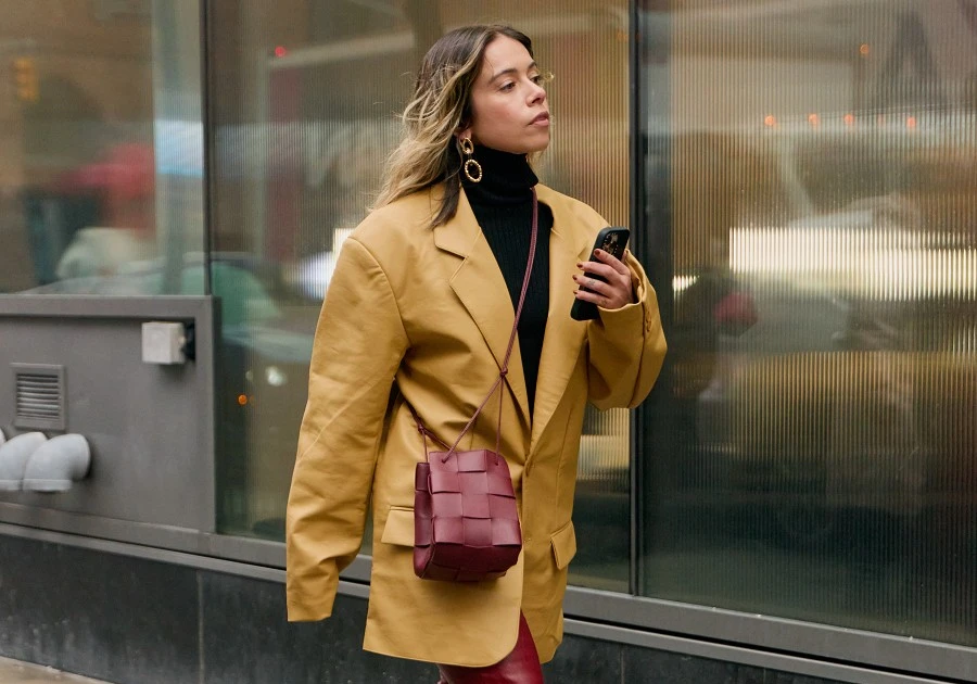 Những kiểu phối đồ nổi bật trên đường phố New York, gợi ý hoàn hảo cho trời lạnh