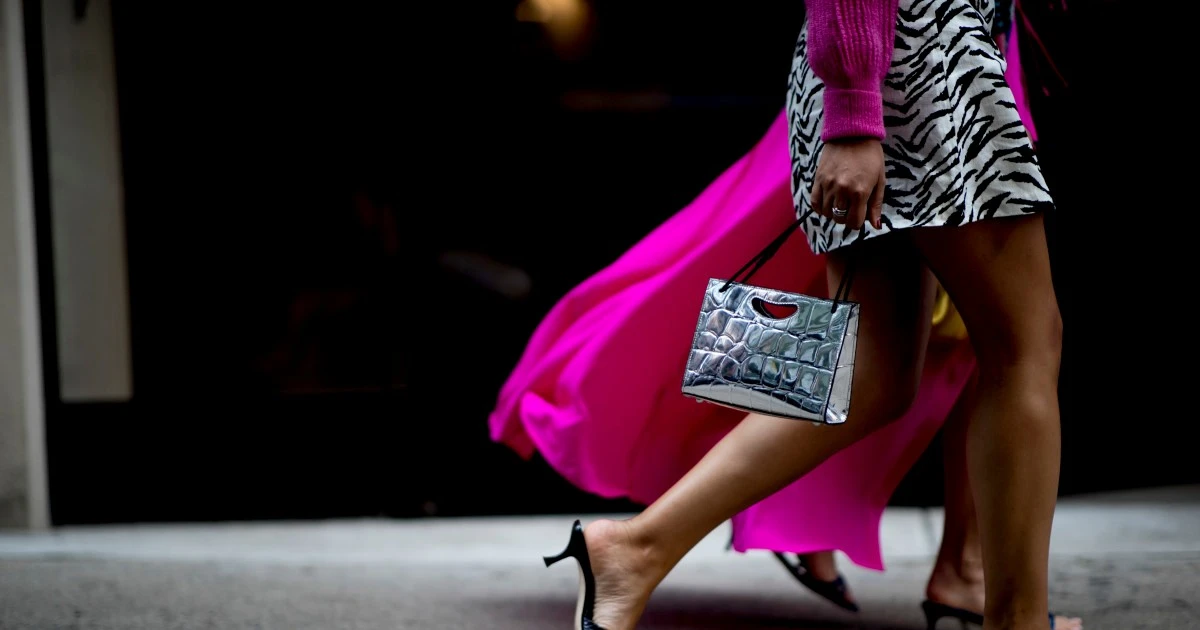 Họa tiết hoang dã nên phối với màu sắc nào để tạo ra bộ trang phục nổi bật?