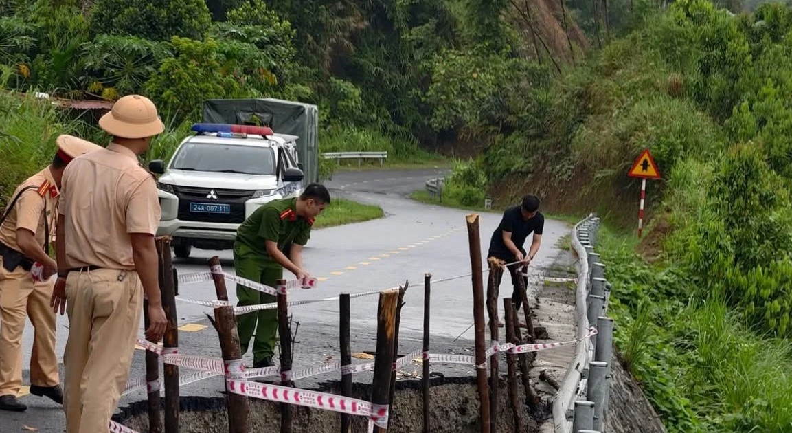 Mưa lớn gây sạt lở, ngập úng nhiều nơi, Lào Cai cảnh báo khẩn