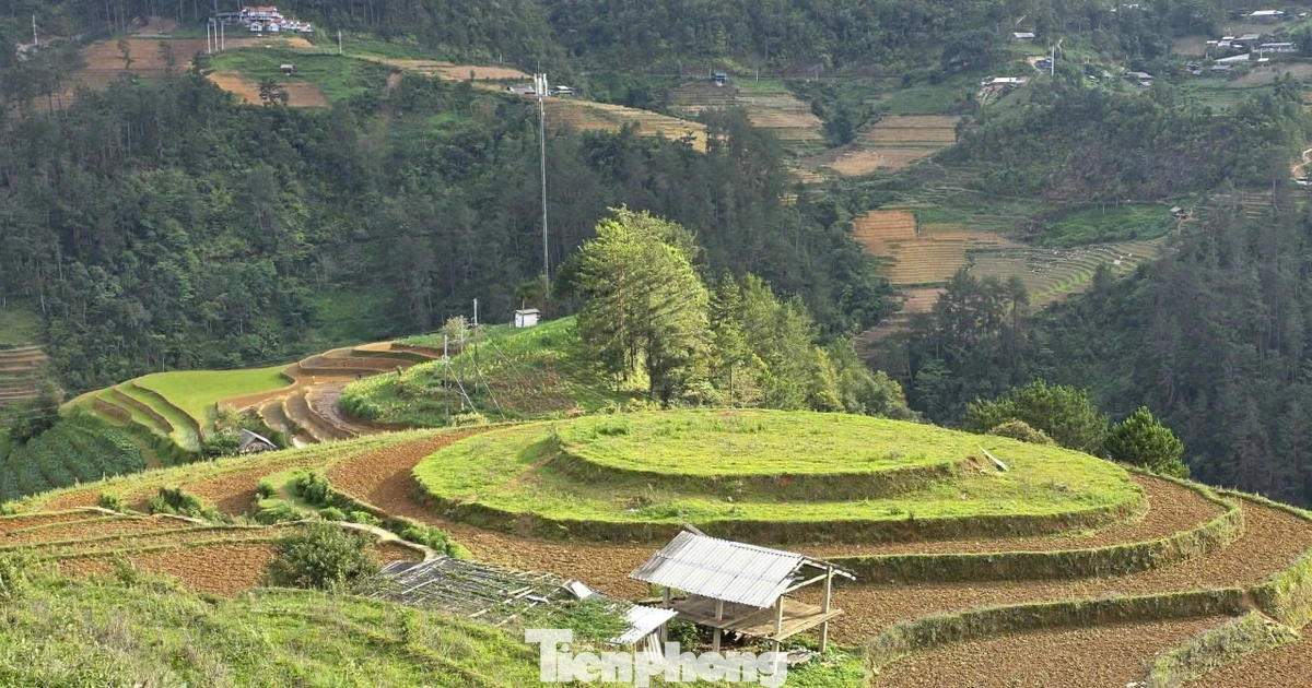 Danh thắng quốc gia ruộng bậc thang khô hạn trong mùa nước đổ