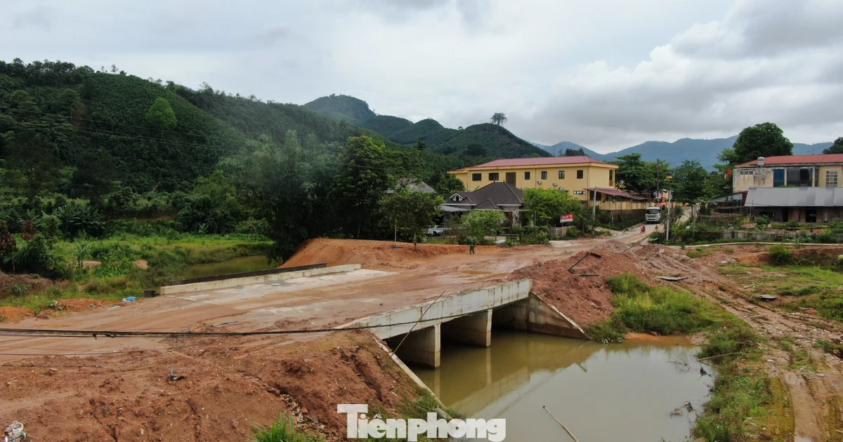 Người dân khốn khổ vì dự án chống ngập đào lên rồi... bỏ đó