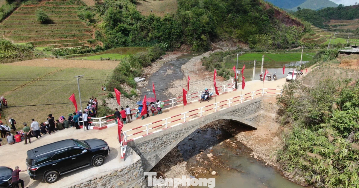 Khánh thành cầu thiện nguyện dành cho xe tải vào bản nghèo ở Lào Cai