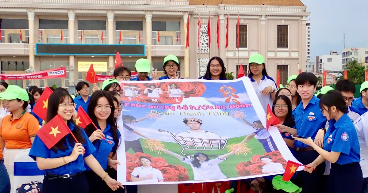 Chung kết Olympia 2025: Khánh Hòa vẫn giữ điểm cầu ngoài trời dù mưa lớn