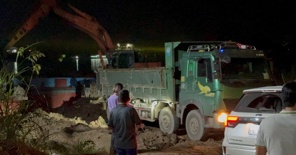 Bắt quả tang vụ vận chuyển phế thải bằng đường sông 