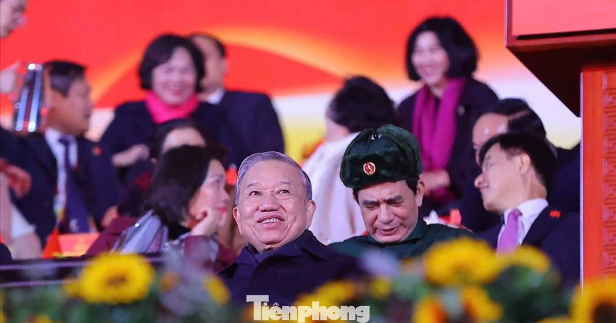 Tổng Bí thư Tô Lâm và lãnh đạo Đảng, Nhà nước dự chương trình ‘Dưới lá cờ vẻ vang của Đảng’