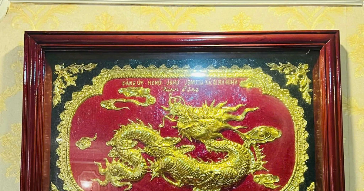 Báo Tiền Phong kéo dài thời gian đấu giá tặng phẩm của nghệ sĩ