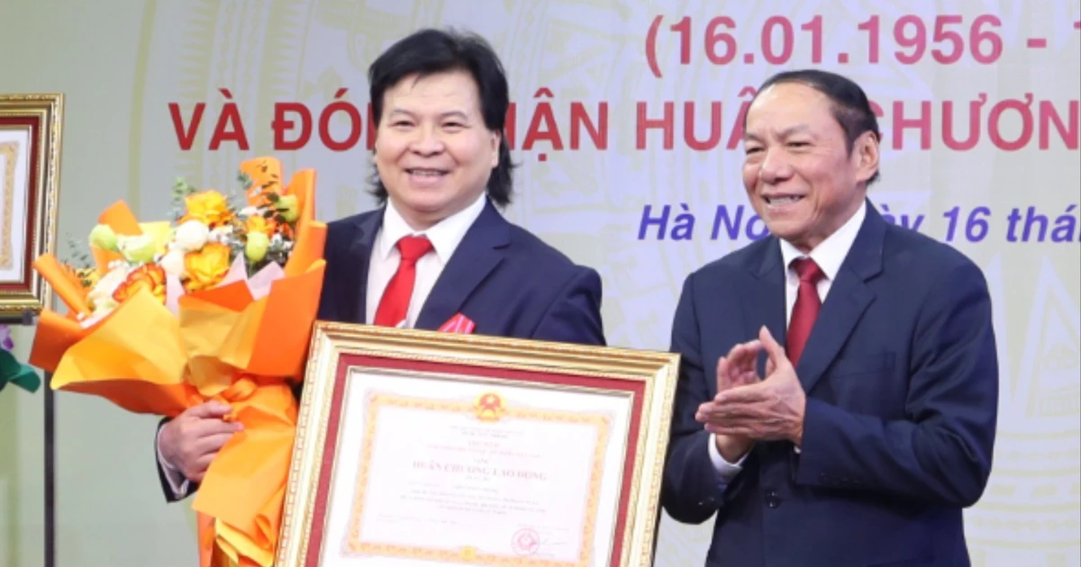 NSND Tống Toàn Thắng nhận Huân chương