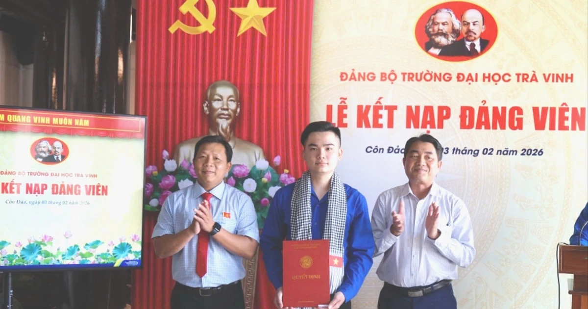 Sinh viên được kết nạp Đảng tại Côn Đảo vào đúng ngày thành lập Đảng