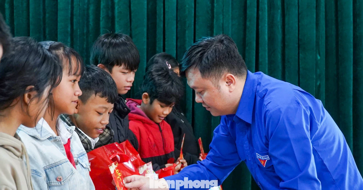 ‘Áo xanh’ vượt hơn 100 km mang Xuân sẻ chia đến vùng núi Đà Nẵng