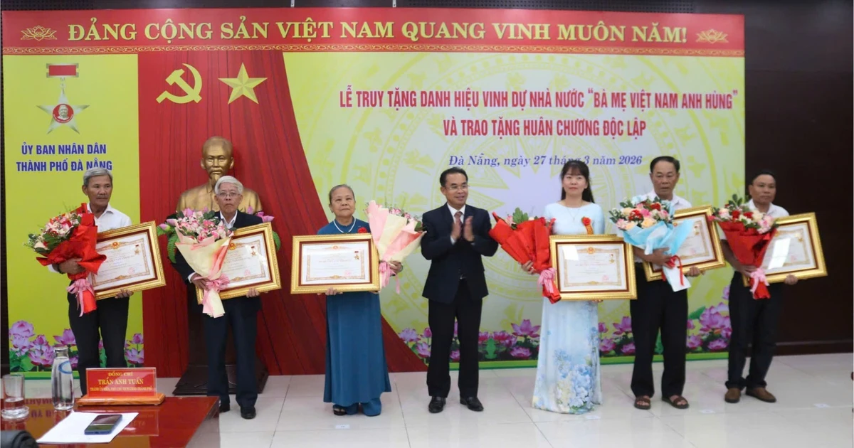 Truy tặng danh hiệu 'Bà mẹ Việt Nam Anh hùng' cho 12 mẹ liệt sĩ ở Đà Nẵng