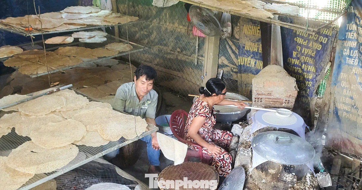 Đặc sản vào vụ Tết, làng nghề 'đỏ lửa' suốt ngày đêm