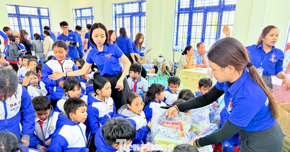 Mang đông ấm đến người dân, trẻ em vùng núi Đà Nẵng