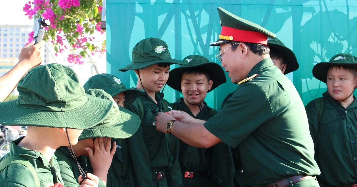 Chiến sĩ nhí Đà Nẵng háo hức 'nhập ngũ', trải nghiệm mùa hè trong quân đội