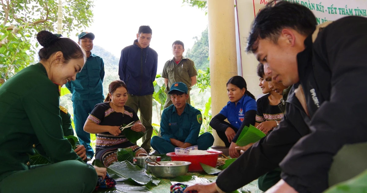 Mang Tết thắm tình quân dân đến với bà con miền núi Đà Nẵng