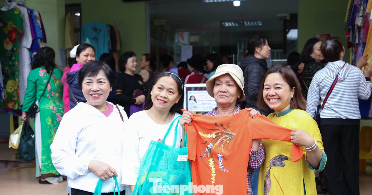 Ấm áp áo dài 10 nghìn đồng