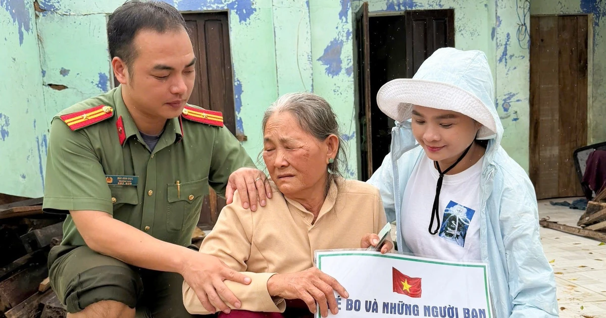 Tuổi trẻ công an Đà Nẵng tiếp sức bà con vùng lũ Đắk Lắk, Đà Nẵng dựng lại nhà cửa