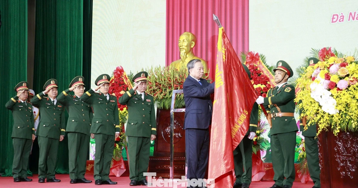 Quân khu 5 đón nhận danh hiệu Anh hùng Lực lượng vũ trang nhân dân