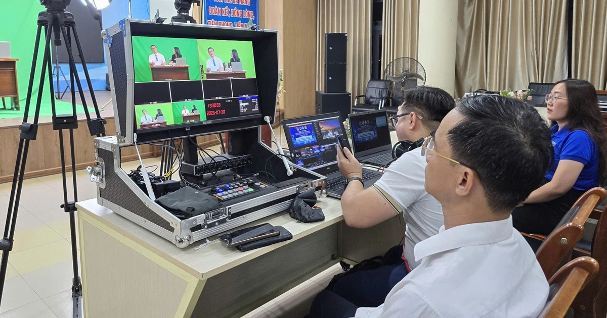 Thanh niên Đà Nẵng lần đầu xem livestream thông tin đối ngoại