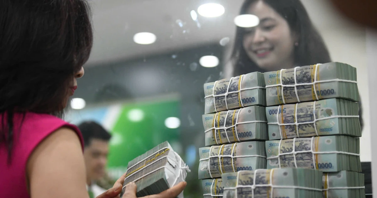 'Nóng' vấn đề lãi suất