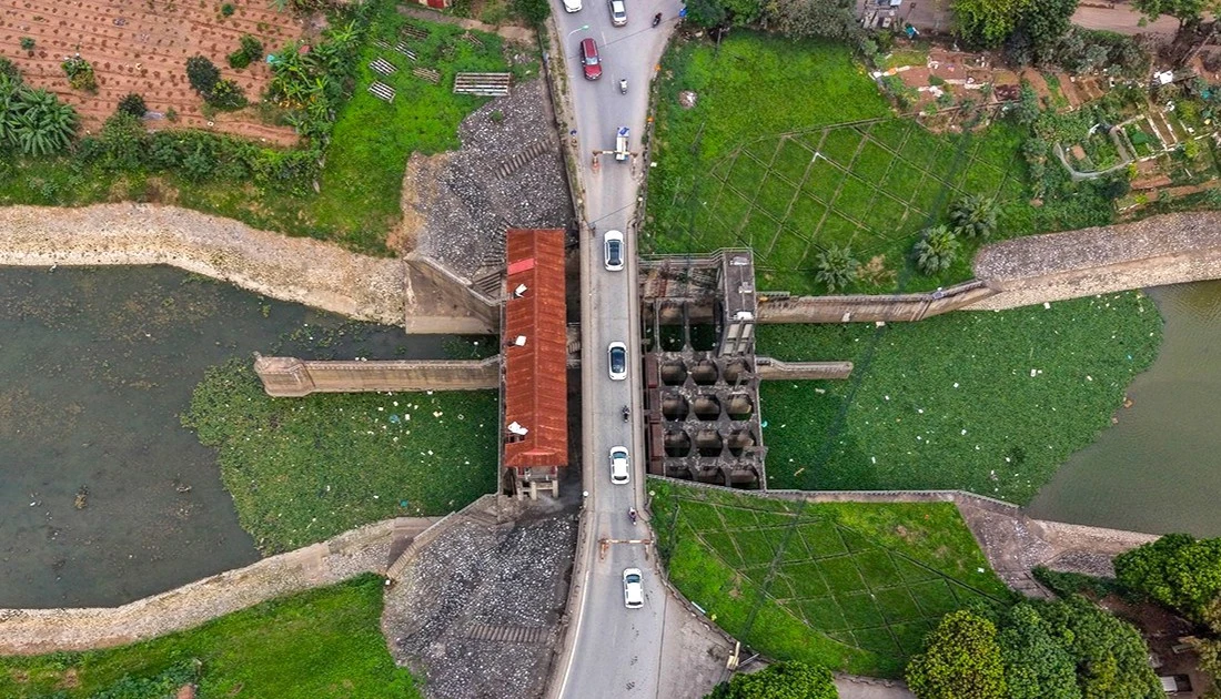 Tận thấy 'điểm đen' ô nhiễm môi trường giữa Thủ đô