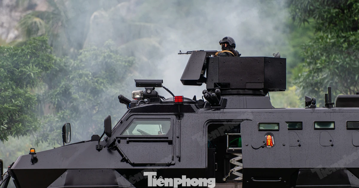 Cảnh sát đặc nhiệm Quảng Ninh dùng súng bắn tỉa và UAV diễn tập vây bắt khủng bố