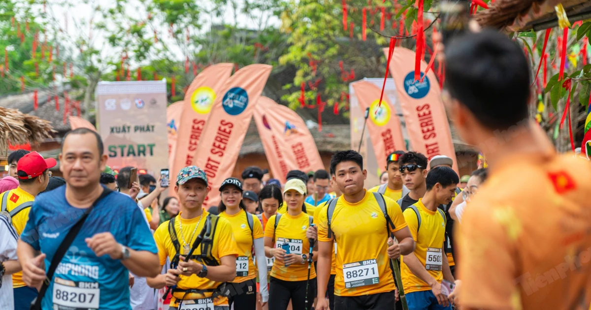 Hơn 1.300 người tham gia giải leo núi Yên Tử