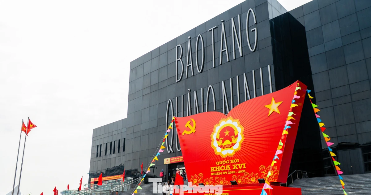 Quảng Ninh rực rỡ cờ hoa, biểu ngữ trước thềm 'Ngày hội non sông'