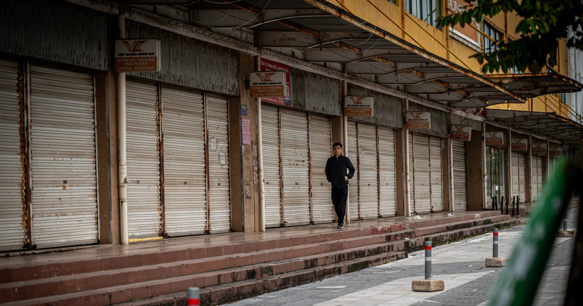 Sốt ruột chợ cửa khẩu Móng Cái áp Tết vắng như... chùa bà đanh