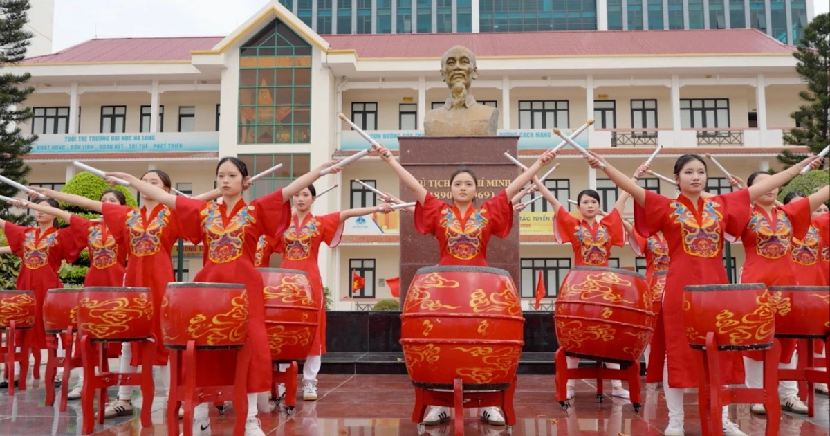 Màn trống hội Hào khí non sông, mùa xuân dâng Đảng