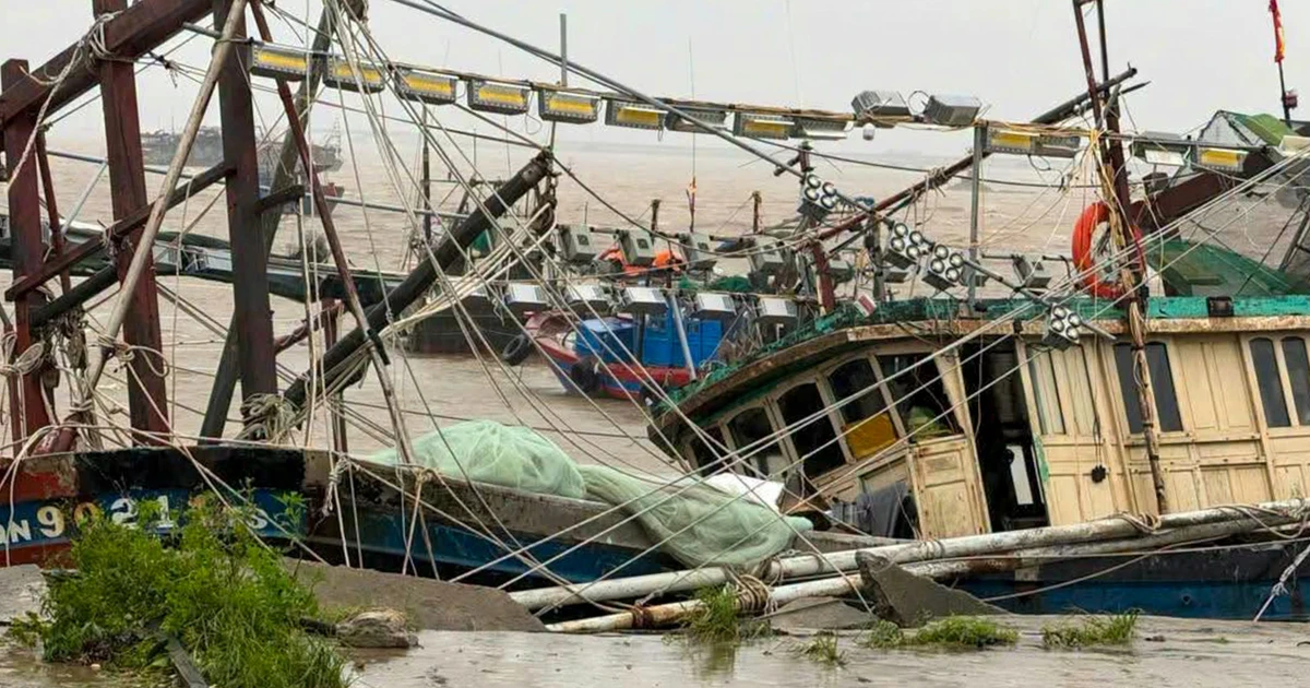 Móng Cái tan hoang không nhận ra sau bão số 1