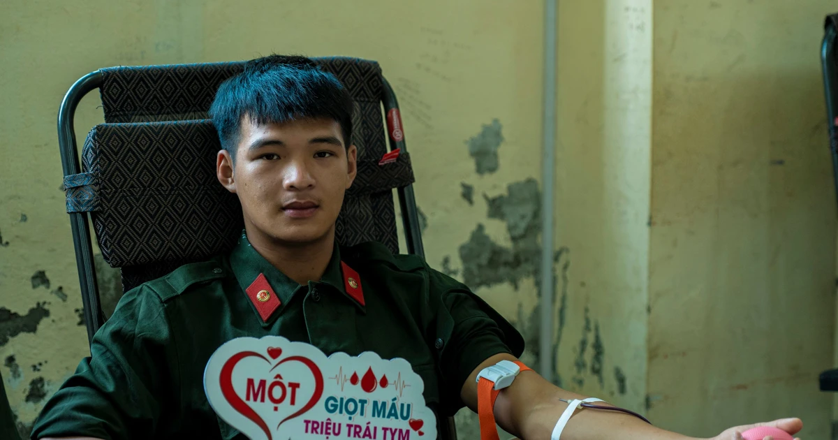 Gần 1.000 chiến sĩ Trung đoàn CSCĐ Đông Bắc hiến máu cứu người