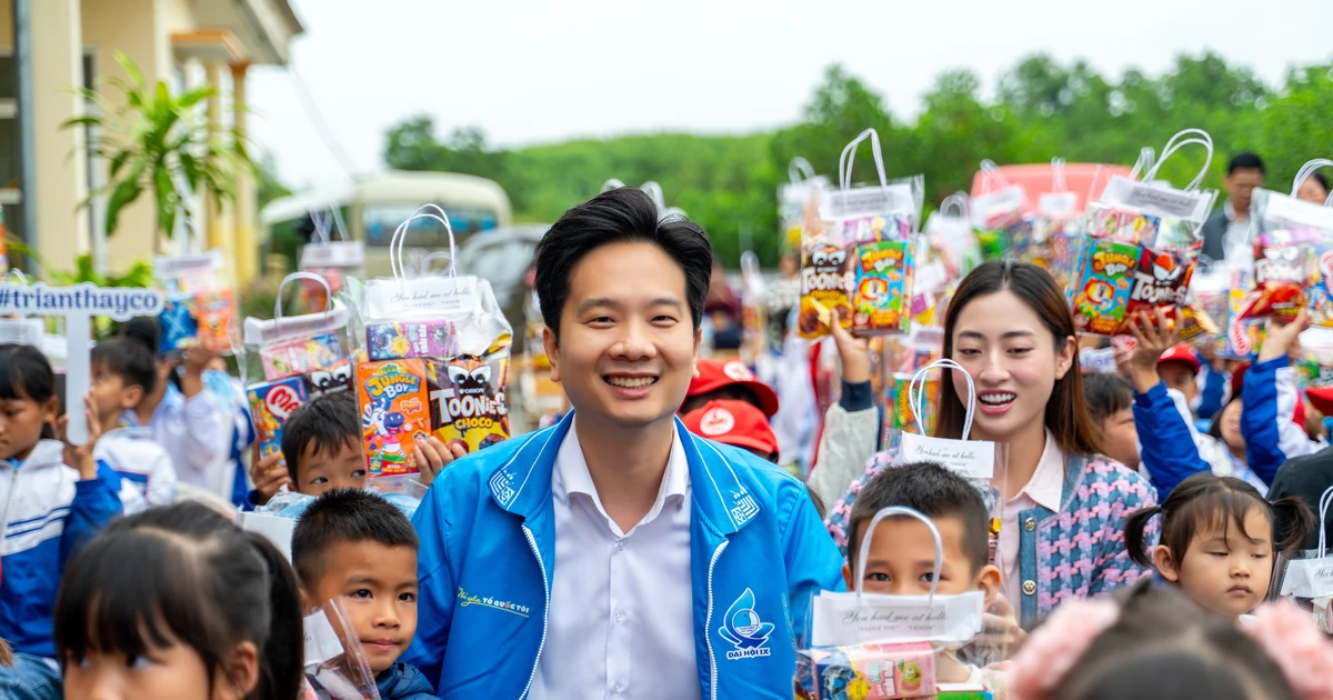 Chương trình 'Chia sẻ cùng thầy cô' về với điểm trường biên giới Quảng Ninh