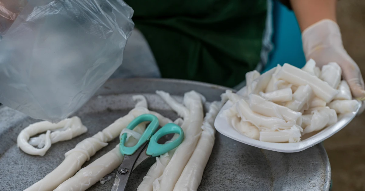 Độc lạ bánh 'gật gù' khách ăn cả cân không chán