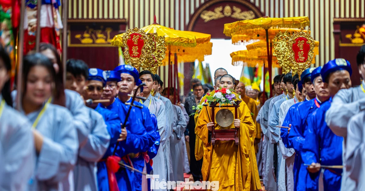 Hàng nghìn người khai hội Yên Tử 2026