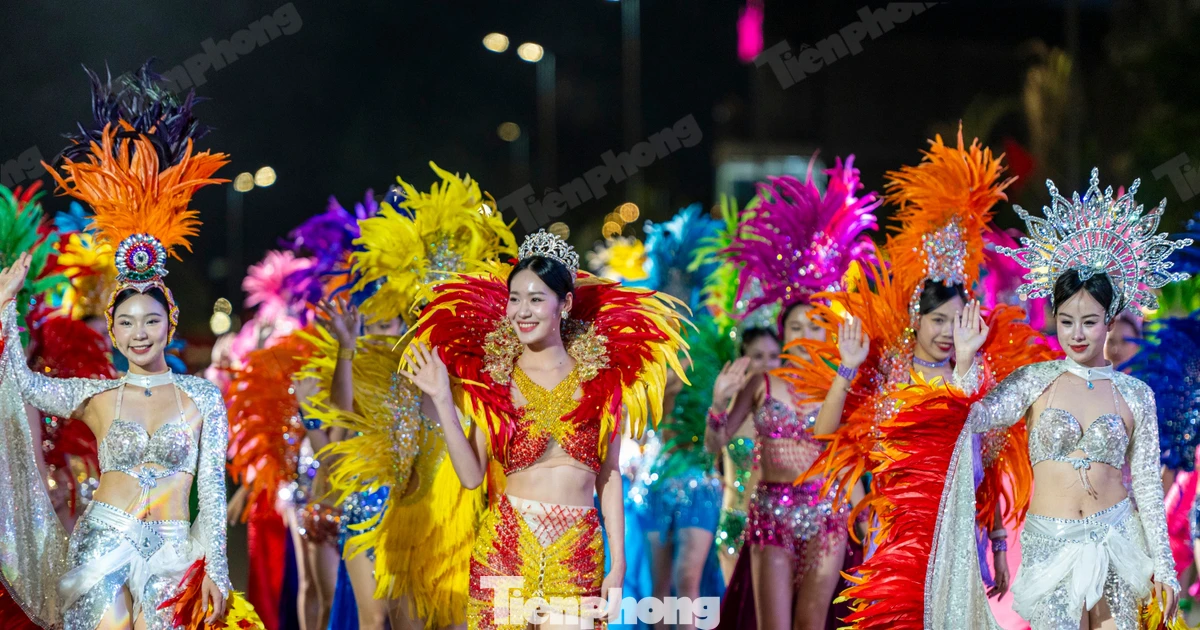 Rực rỡ sắc màu lễ hội Carnaval Hạ Long