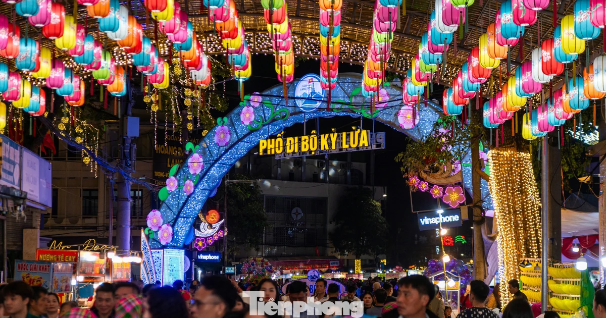 'Biển người' trẩy hội Lạng Sơn