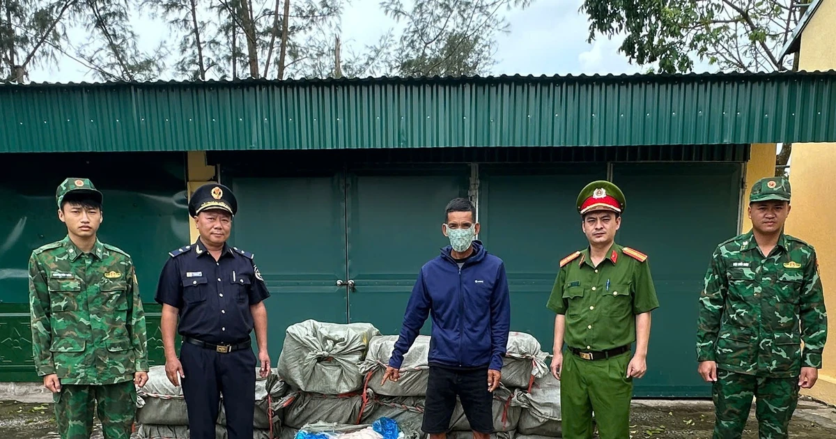 Dùng bè mảng vận chuyển 800kg nầm lợn đông lạnh
