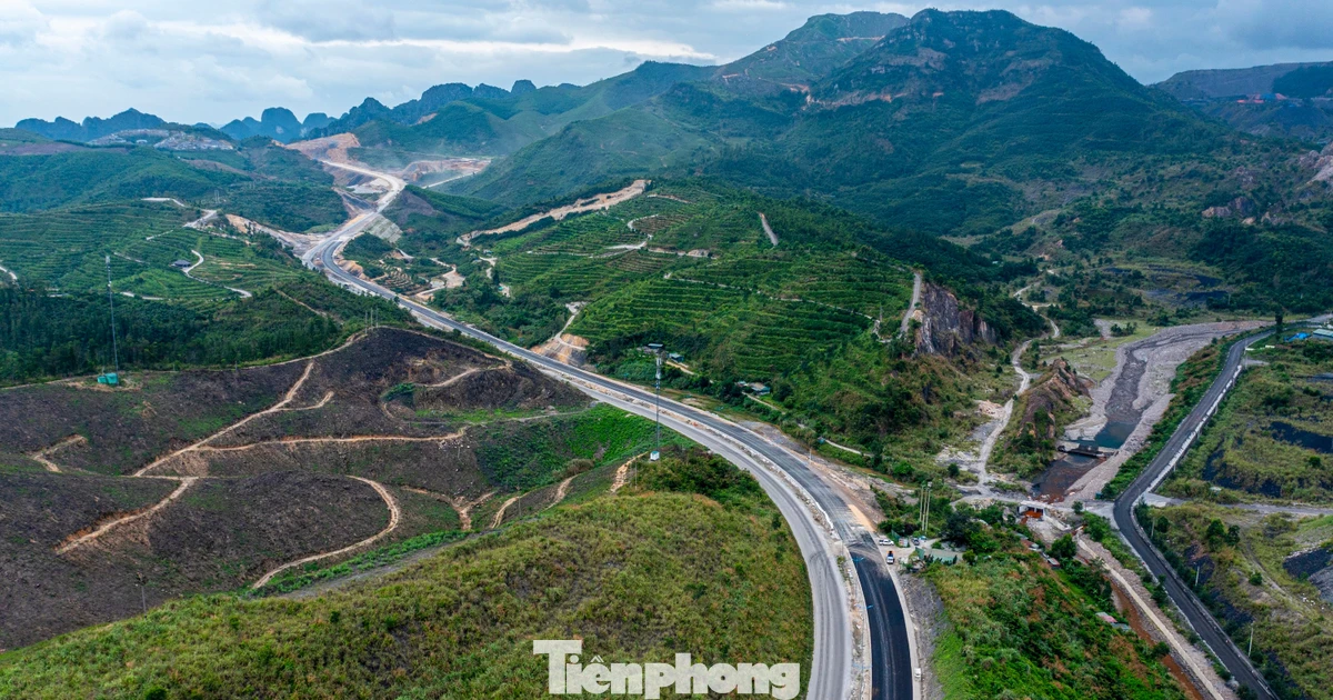 Trên công trường dự án hơn 1.800 tỷ 'phá núi mở đường' của Quảng Ninh