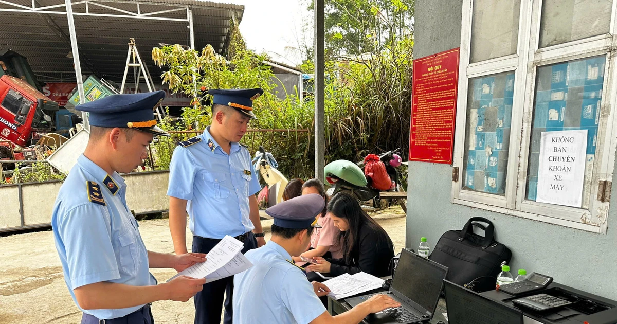 Bắt quả tang cây xăng treo biển ‘hết xăng dầu’, có dấu hiệu găm hàng chờ tăng giá