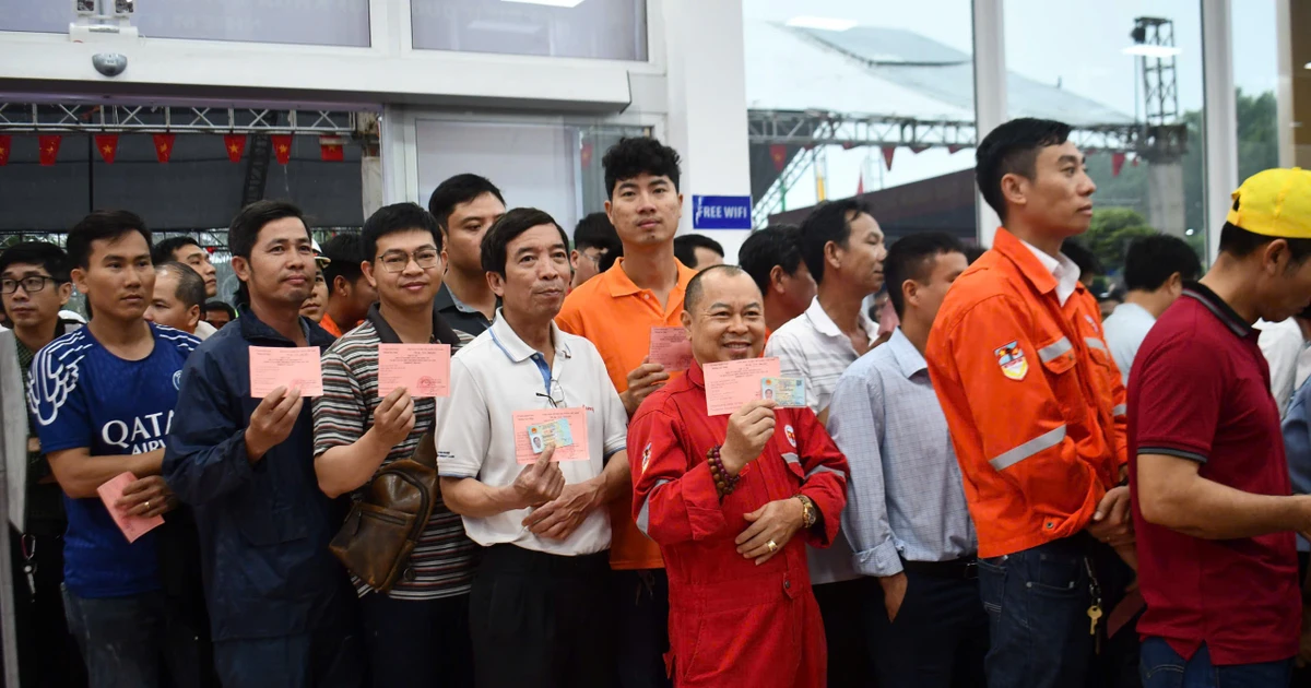 Cử tri 3 phường ở TPHCM đi bầu cử sớm