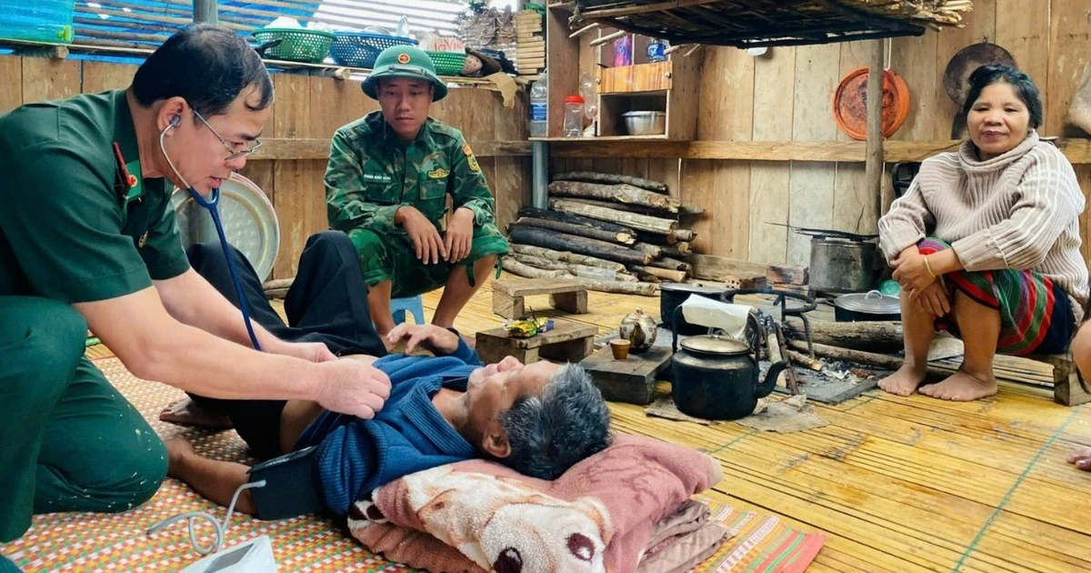 Bộ Quốc phòng yêu cầu hai Quân khu huy động tối đa lực lượng khắc phục nhanh hậu quả mưa lũ