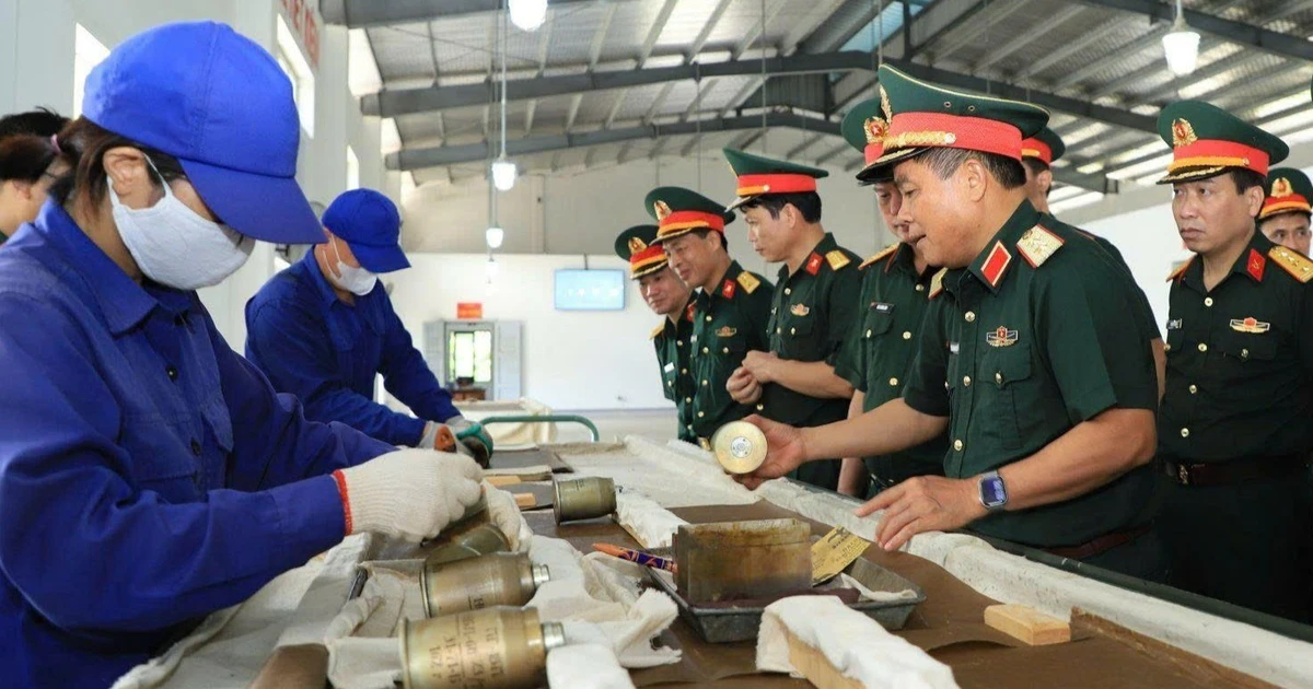 Khắc phục hậu quả bão lũ tại kho đạn và kho xăng dầu chiến lược