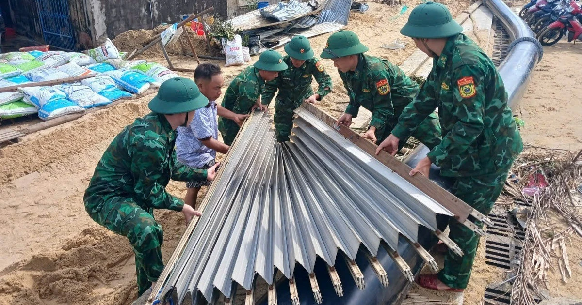 Bộ đội Biên phòng Gia Lai giúp người dân ổn định cuộc sống sau bão số 13