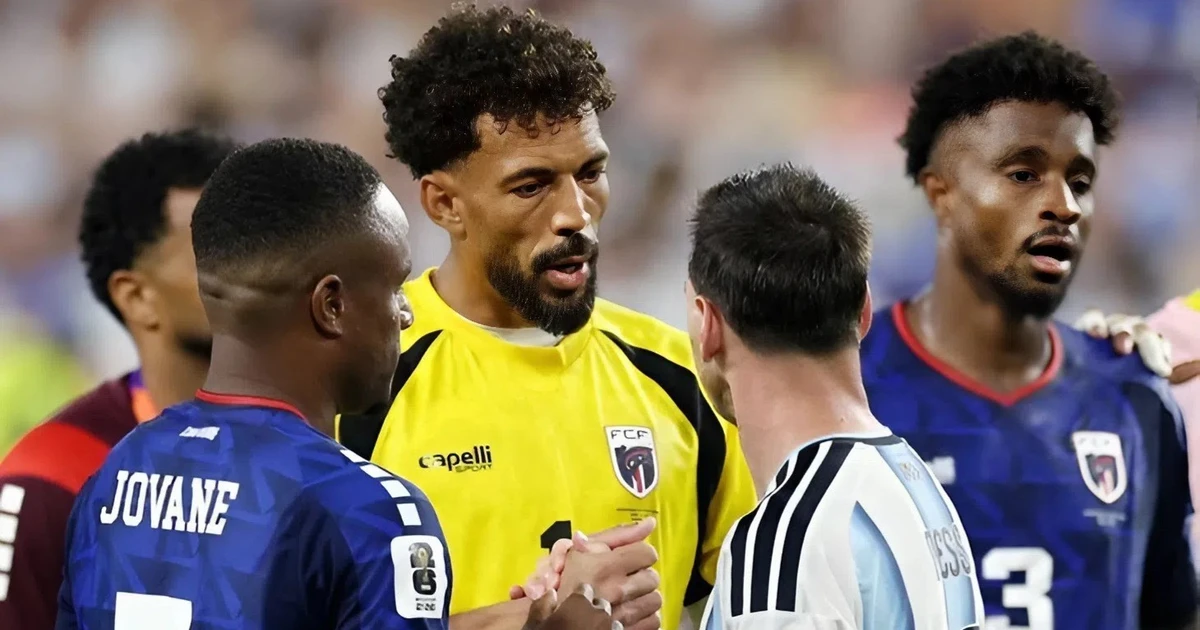 Thủ môn Vozinha gây sốt mạng xã hội khi cản phá cú sút của Messi