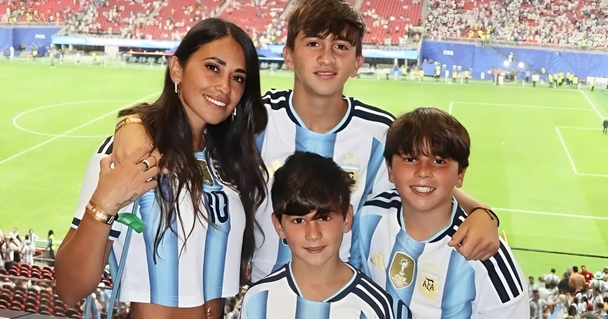 Vợ Messi vỡ òa