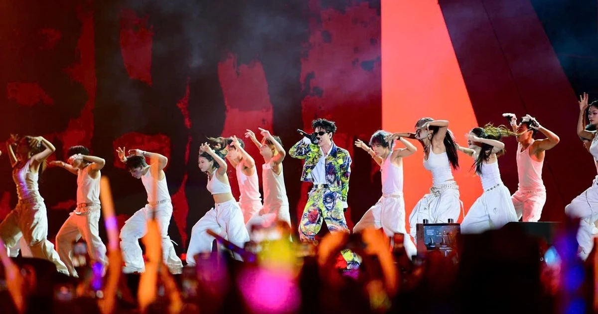 Người tạo hiệu ứng bùng nổ cho Hòa Minzy, Quang Hùng MasterD ở concert Thanh xuân