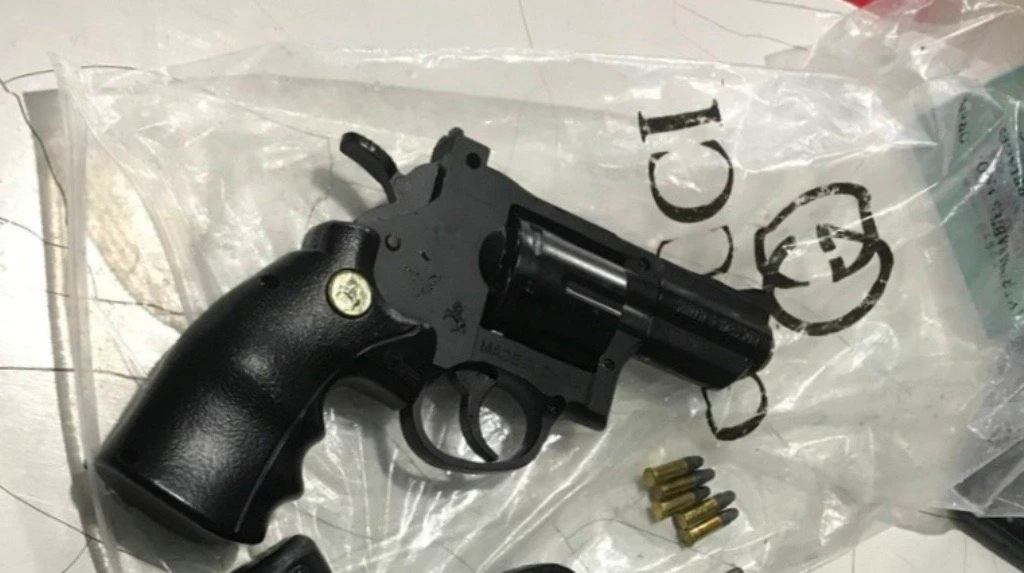 Nổ súng trong phòng khách sạn ở Vĩnh Long