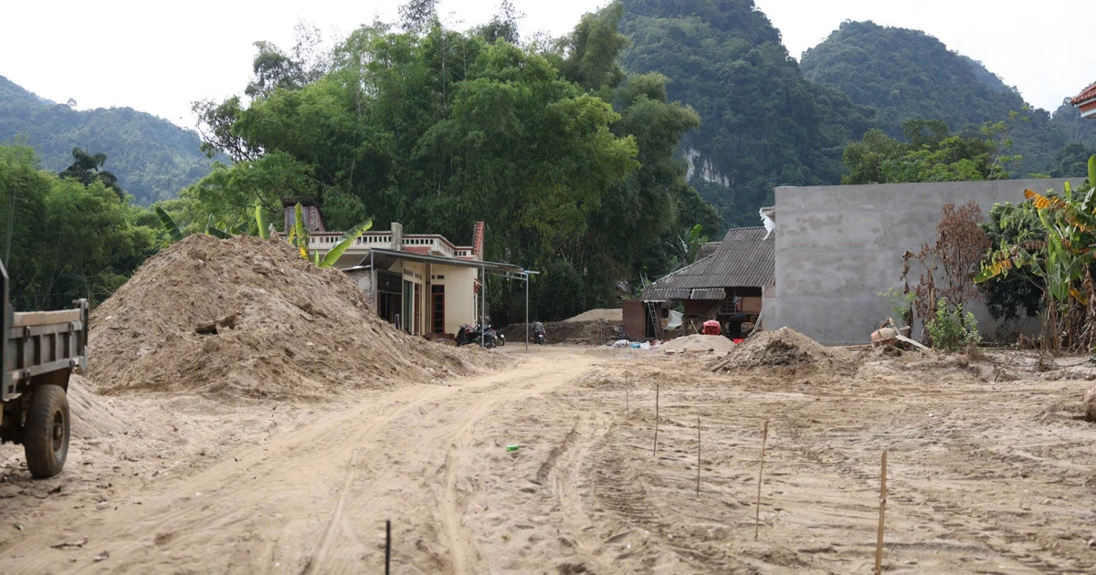 Cận cảnh ngôi làng bị lũ đưa về mỏ cát ' bất đắc dĩ' trị giá 20-30 tỷ đồng tại Lào Cai
