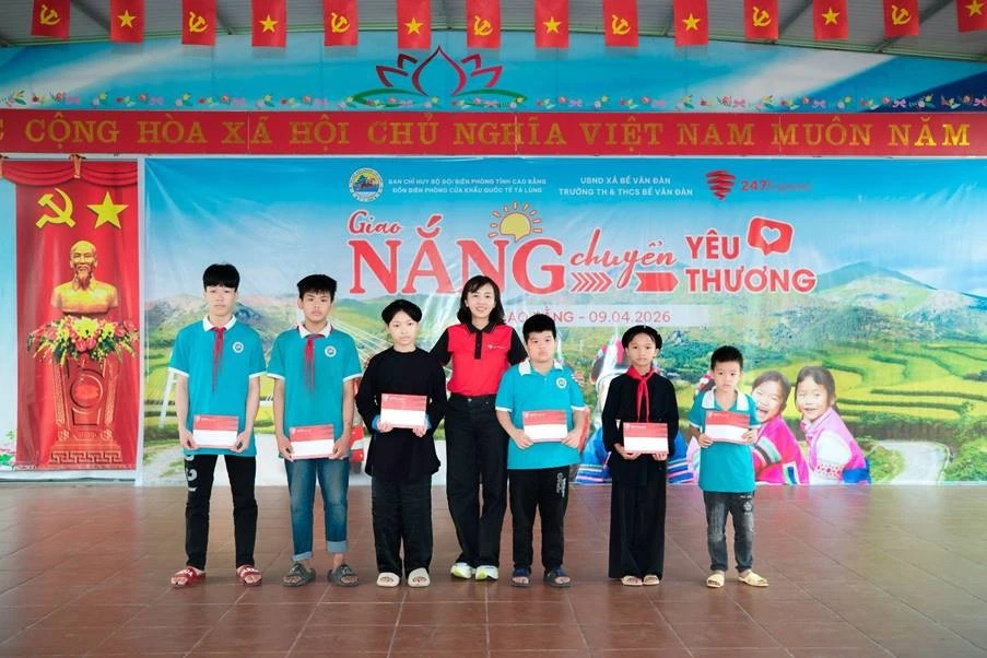 Những bữa cơm không còn 'ăn tạm' và hành trình tiếp sức học trò nghèo của Bảo Anh