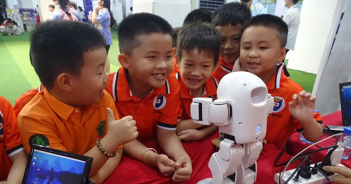 Robot AI phục vụ hành chính công giành giải nhất cuộc thi 'Công nghệ từ trái tim'